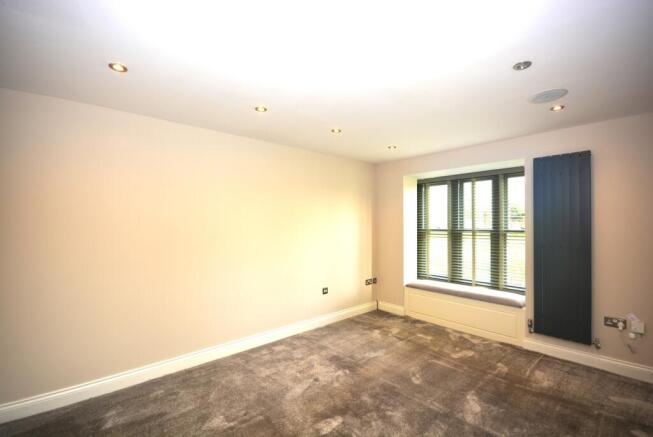 4 bed Semi-Detached to rent Image 5
