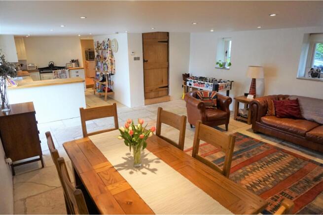 Lounge/Dining Room