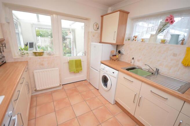 KITCHEN 2.jpg