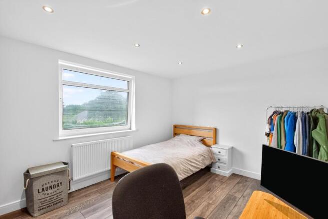 2 bed Flat for sale Image 9