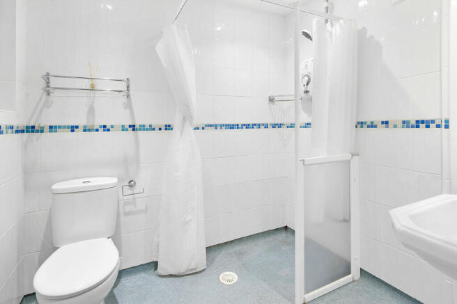 Ensuite to Bedroo...