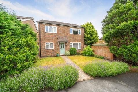 Pretoria Avenue, Midhurst, GU29