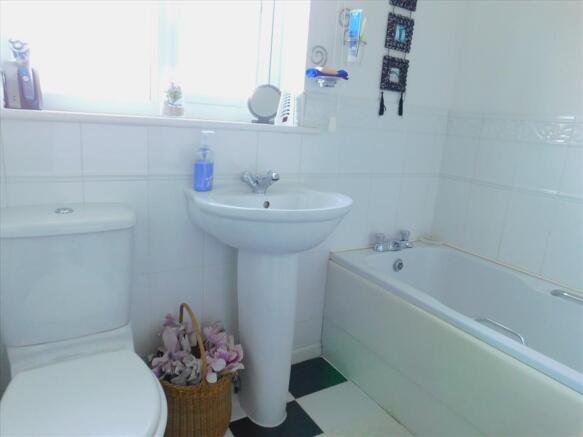FAMILY BATHROOM