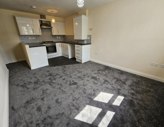 2 bed Flat to rent Image 4