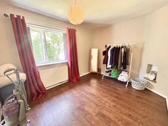 3 bed Terraced for sale Image 9
