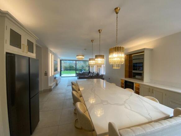 4 bed Detached to rent Image 4