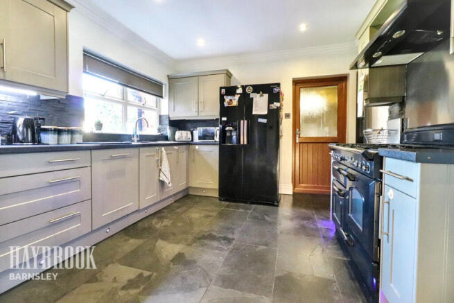 4 bed Detached for sale Image 4