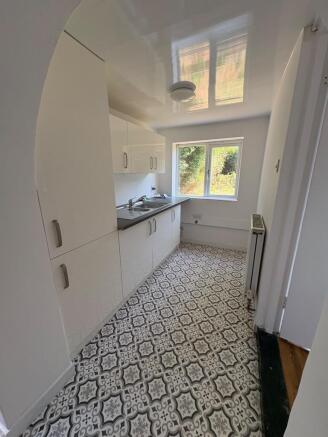 3 bed Semi-Detached to rent Image 8