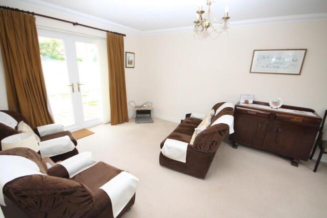 LOUNGE/ DINING ROOM