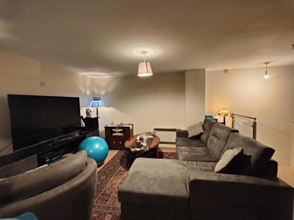 2 bed Flat to rent Image 4