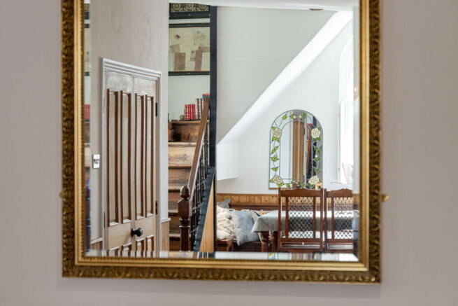 5 bed Detached for sale Image 11