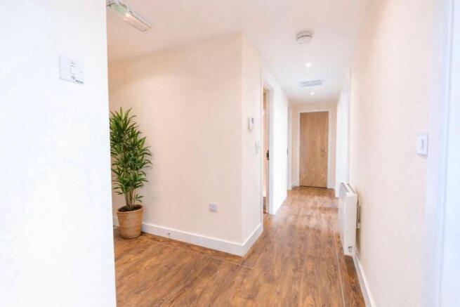 3 bed Apartment to rent Image 6