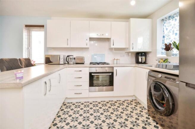 3 bed Semi-Detached to rent Image 4