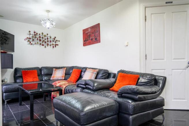 7 bed Detached for sale Image 9