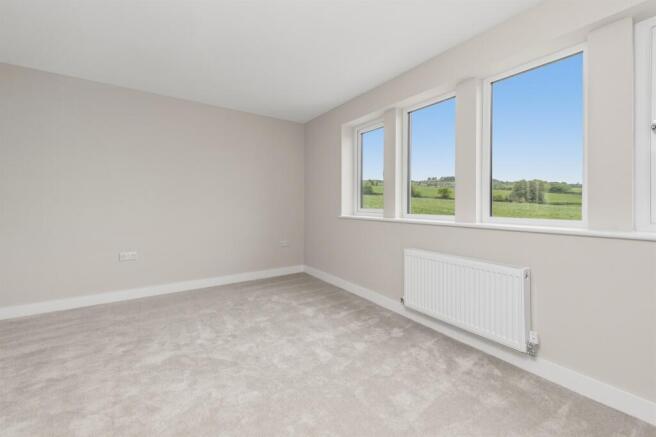 5 bed Detached for sale Image 10
