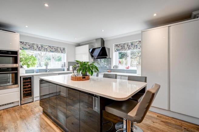 Kitchen Breakfast Room 1.jpg