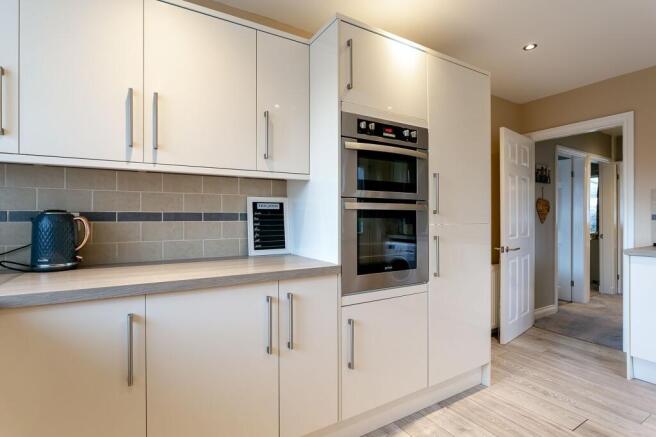 2 bed Semi-Detached Bungalow for sale Image 6