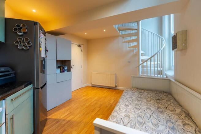 1 bed Ground Flat to rent Image 4