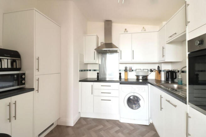 2 bed Flat for sale Image 5