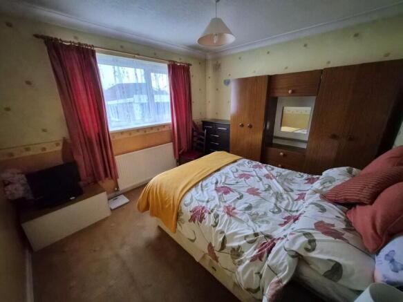 2 bed Semi-Detached Bungalow for sale Image 8