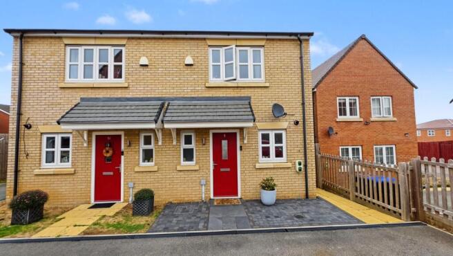 2-bed semi-detached on Greenhouse Close, Northampton, £245,000