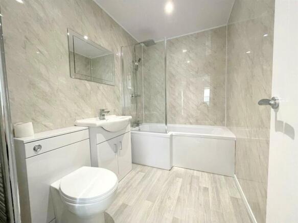 Bathroom a.jpg