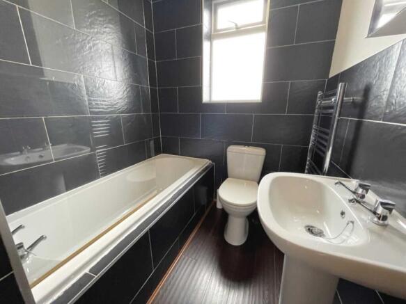 2 bed Terraced to rent Image 9