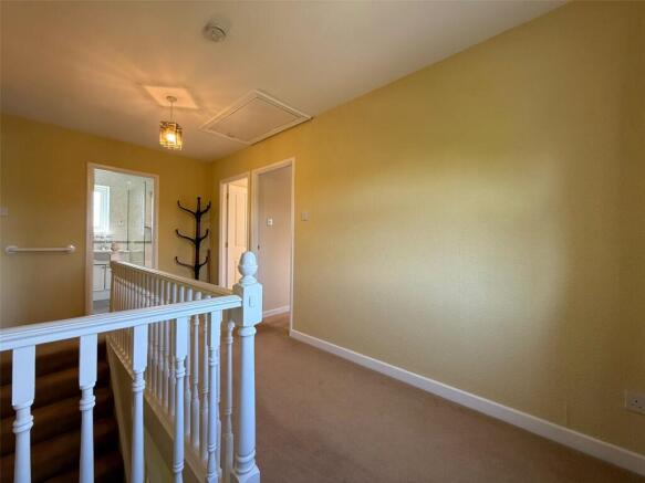 4 bed Detached for sale Image 11
