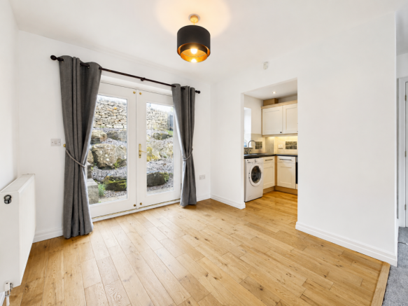 3 bed Terraced to rent Image 5