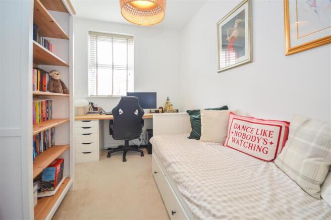 4 bed Semi-Detached for sale Image 9