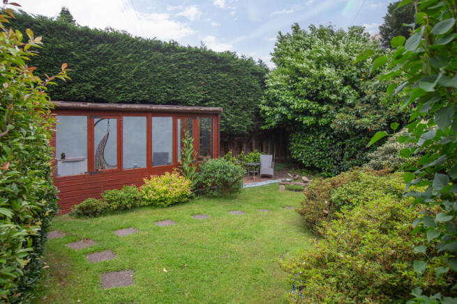 5 WILLOW CLOSE-44