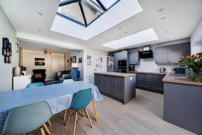 KITCHEN/BREAKFAST ROOM