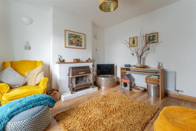 4 Elborough Avenue Yatton 1.jpg