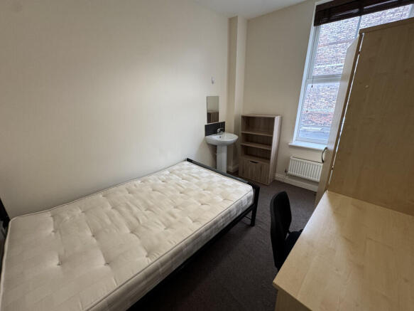 1 bed House Share to rent Image 5