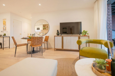 Quay Walk, Grand Union, HA0