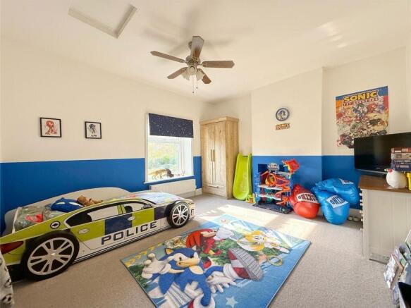 3 bed Semi-Detached for sale Image 12