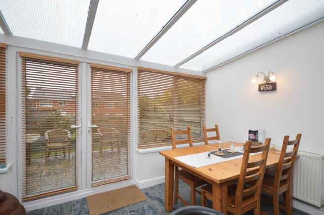 OPEN PLAN KITCHEN/DINING ROOM