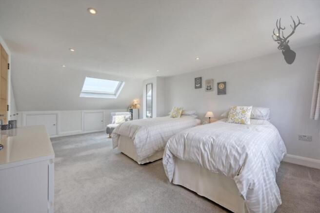 Elizabeth Drive, Theydon Bois, CM16 photo 4
