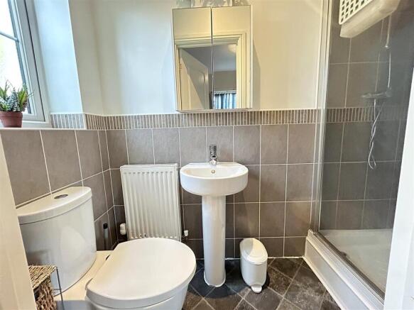 4 bed Detached for sale Image 11