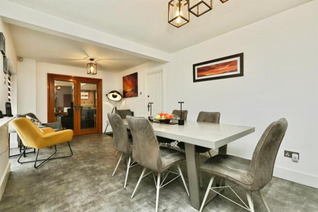 9 bed Detached for sale Image 6
