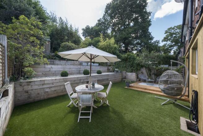 4 Holford Crescent-037.JPG