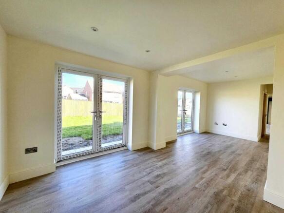 4 bed House for sale Image 6