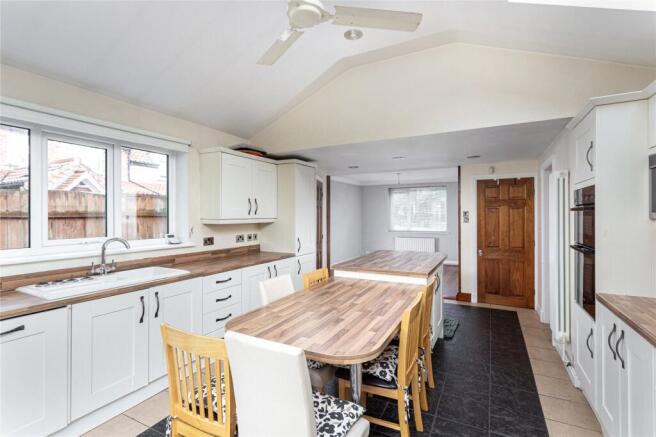 4 bed Semi-Detached for sale Image 4