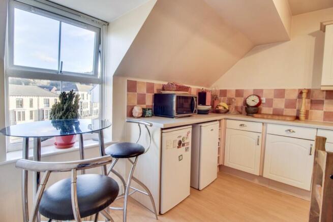 3 bed Flat for sale Image 8