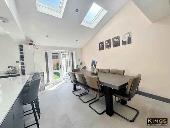 4 bed Semi-Detached for sale Image 9