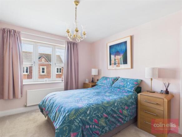 4 bed Detached for sale Image 12