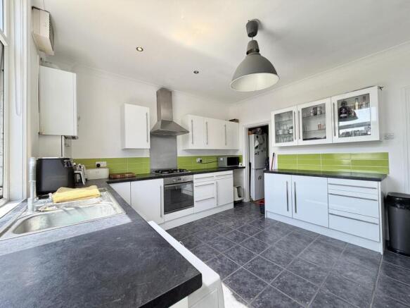3 bed Terraced for sale Image 5