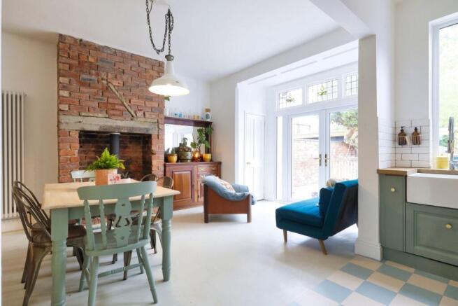 Lounge/Dining Room