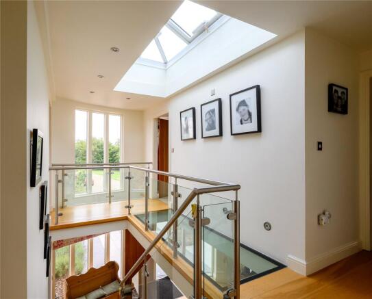 5 bed Detached for sale Image 10