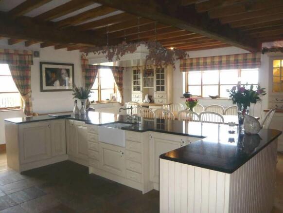 ADDITIONAL KITCHEN IMAGE